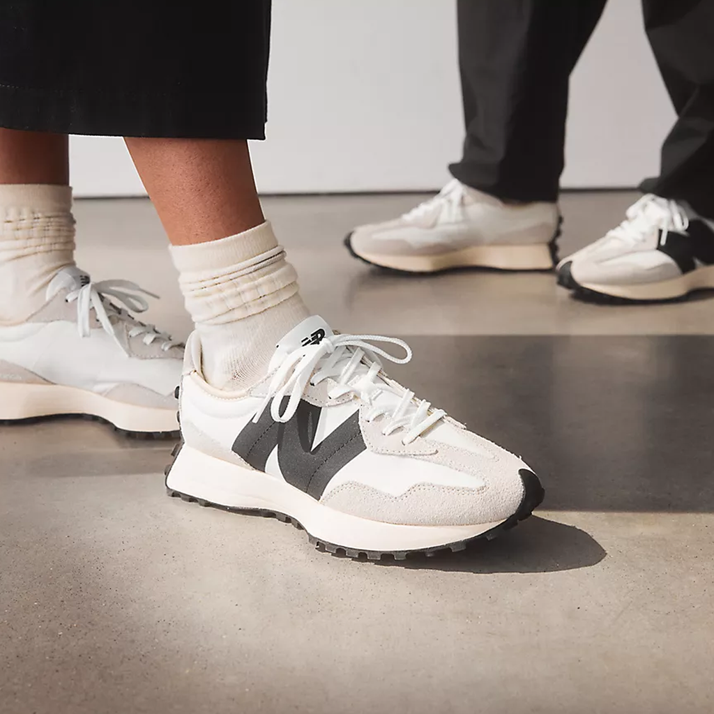 New Balance | 327 { SEA SALT/WHITE/BLACK