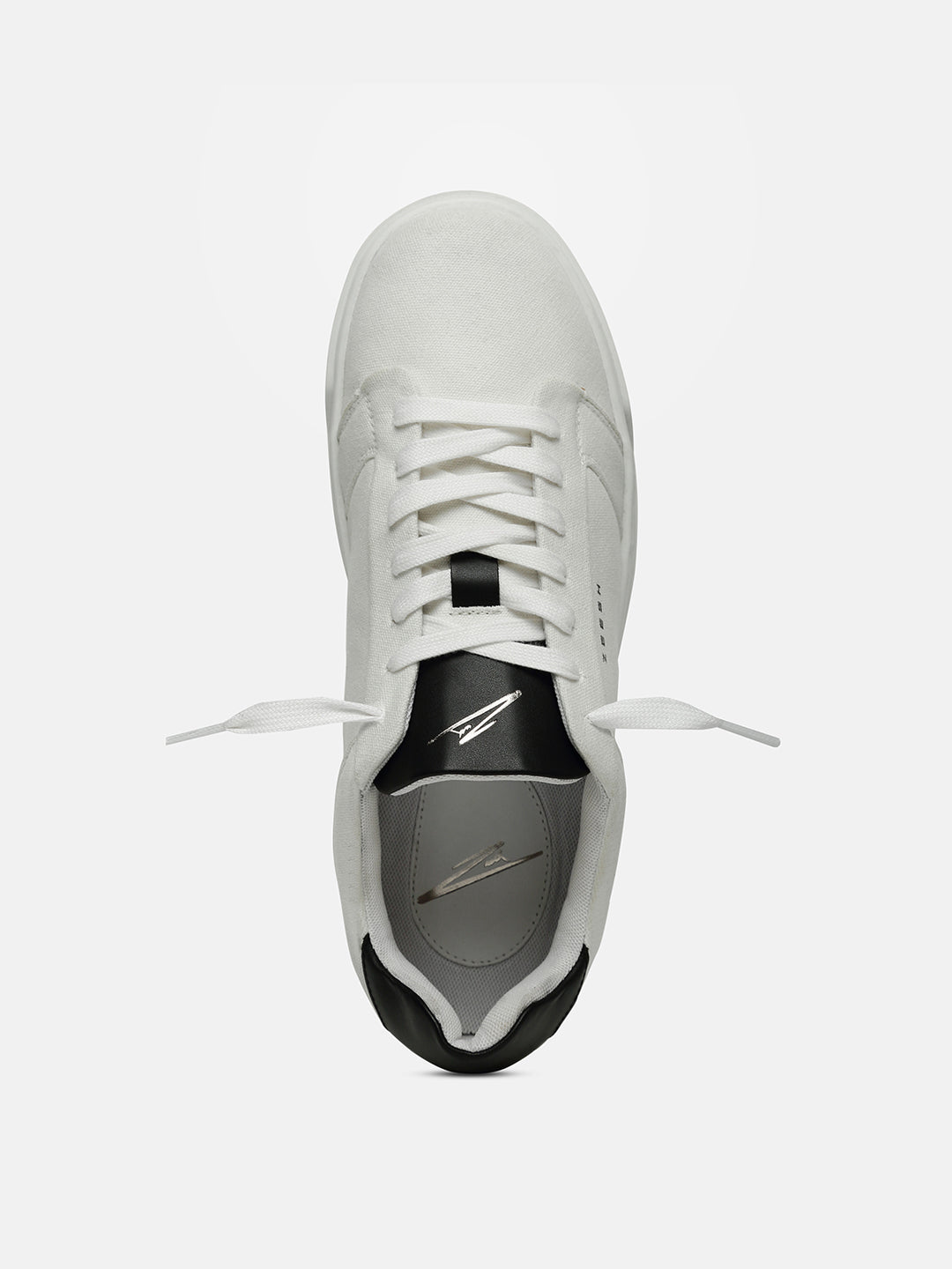 ZEESH Chalk Line sneakers – clean white denim with black leather accents, orthopaedic insole & durable TPR sole. Minimalism redefined.