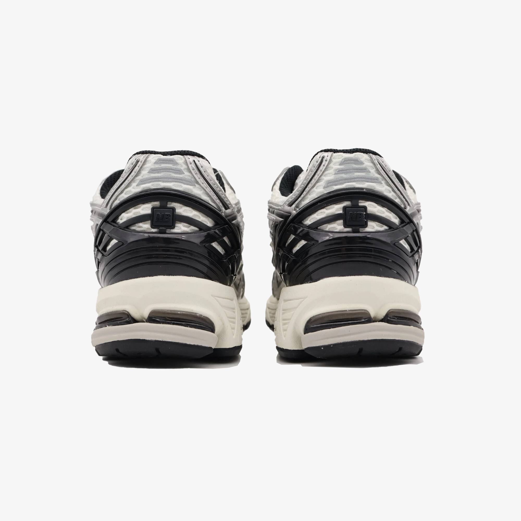 New Balance | 1906R { SILVER METALLIC