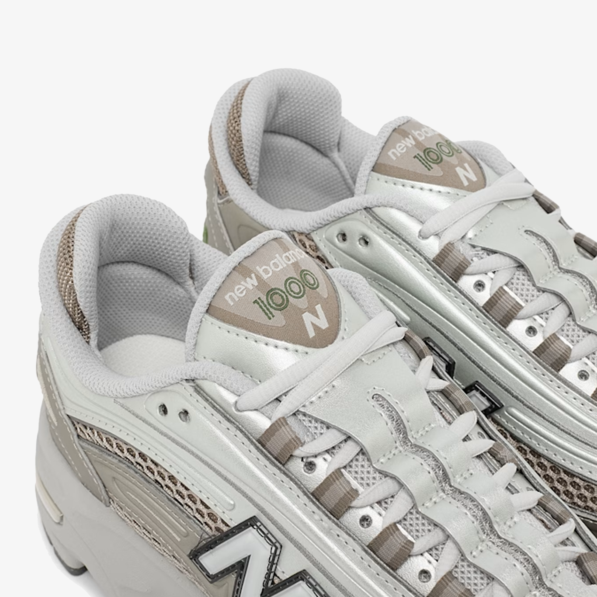 New Balance | 1000 { ARID STONE/LIGHT SILVER METALLIC/GREEN