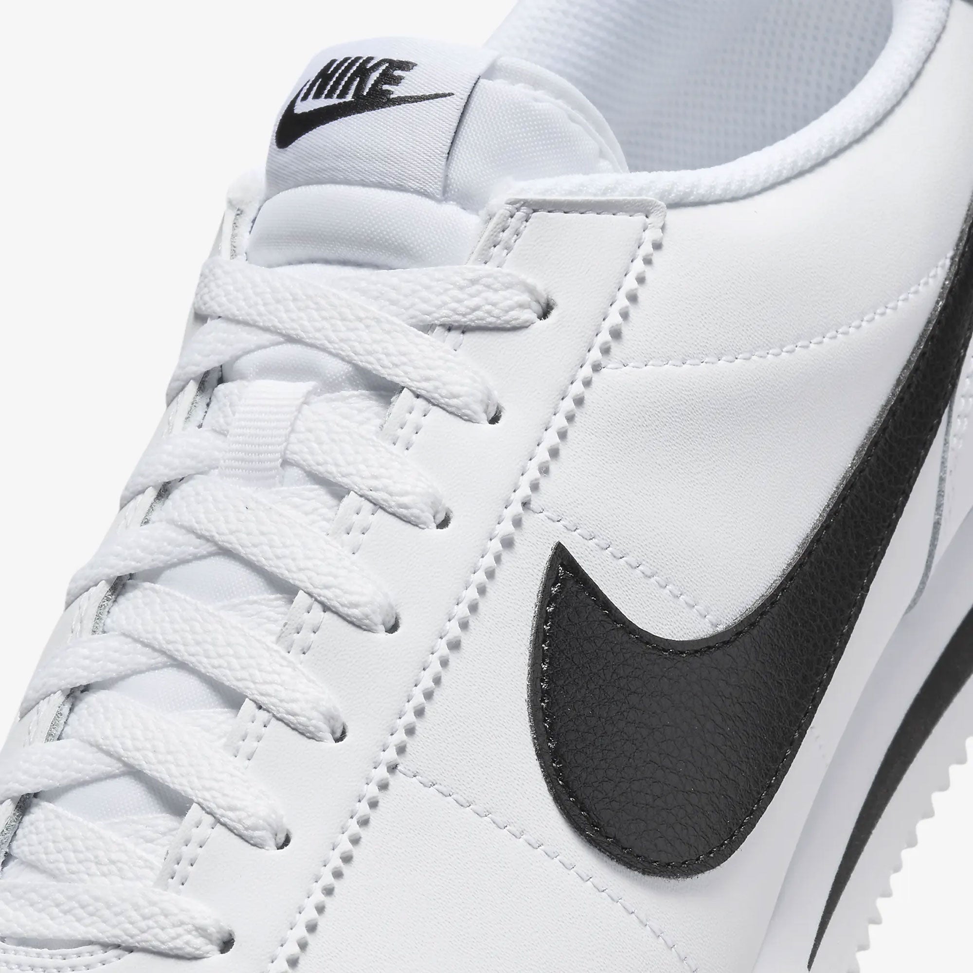 NIKE | CORTEZ { WHITE/BLACK