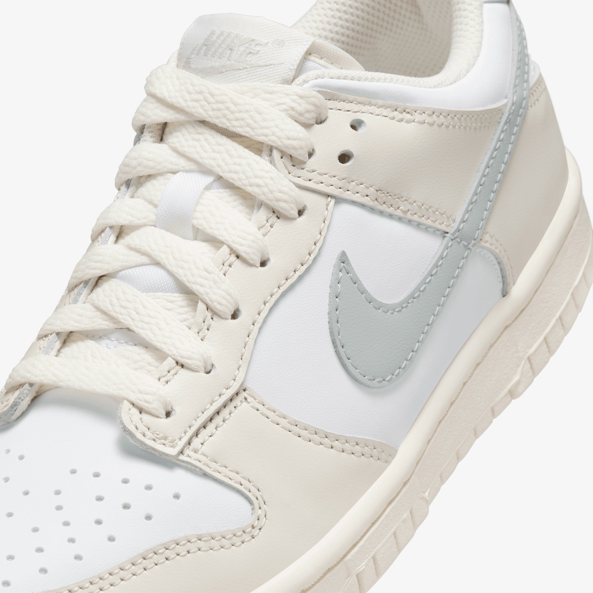 Nike | DUNK LOW { WHITE/LIGHT SILVER-PHANTOM
