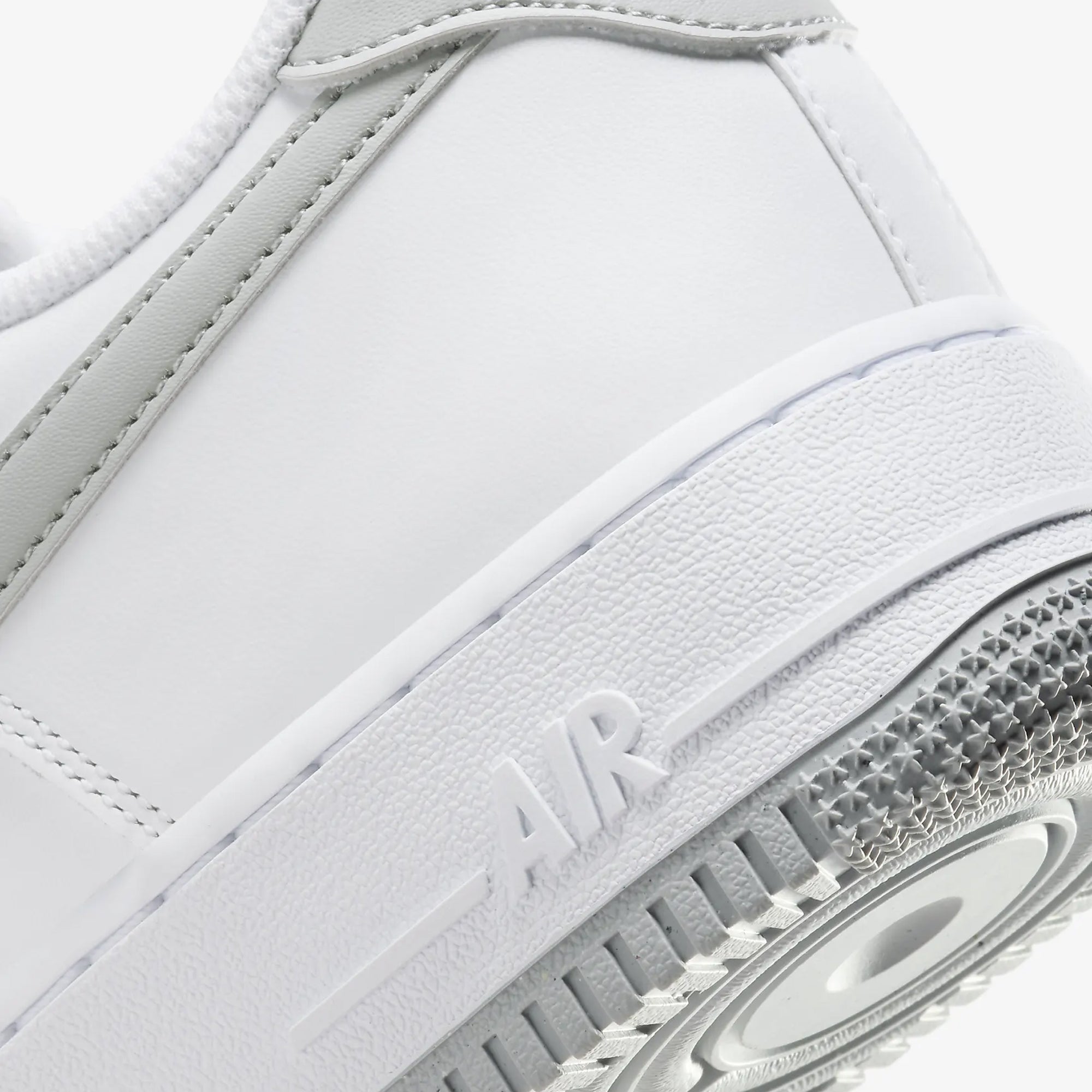 Nike | AIR FORCE 1 '07 { WHITE/LT SMOKE GREY-WHITE