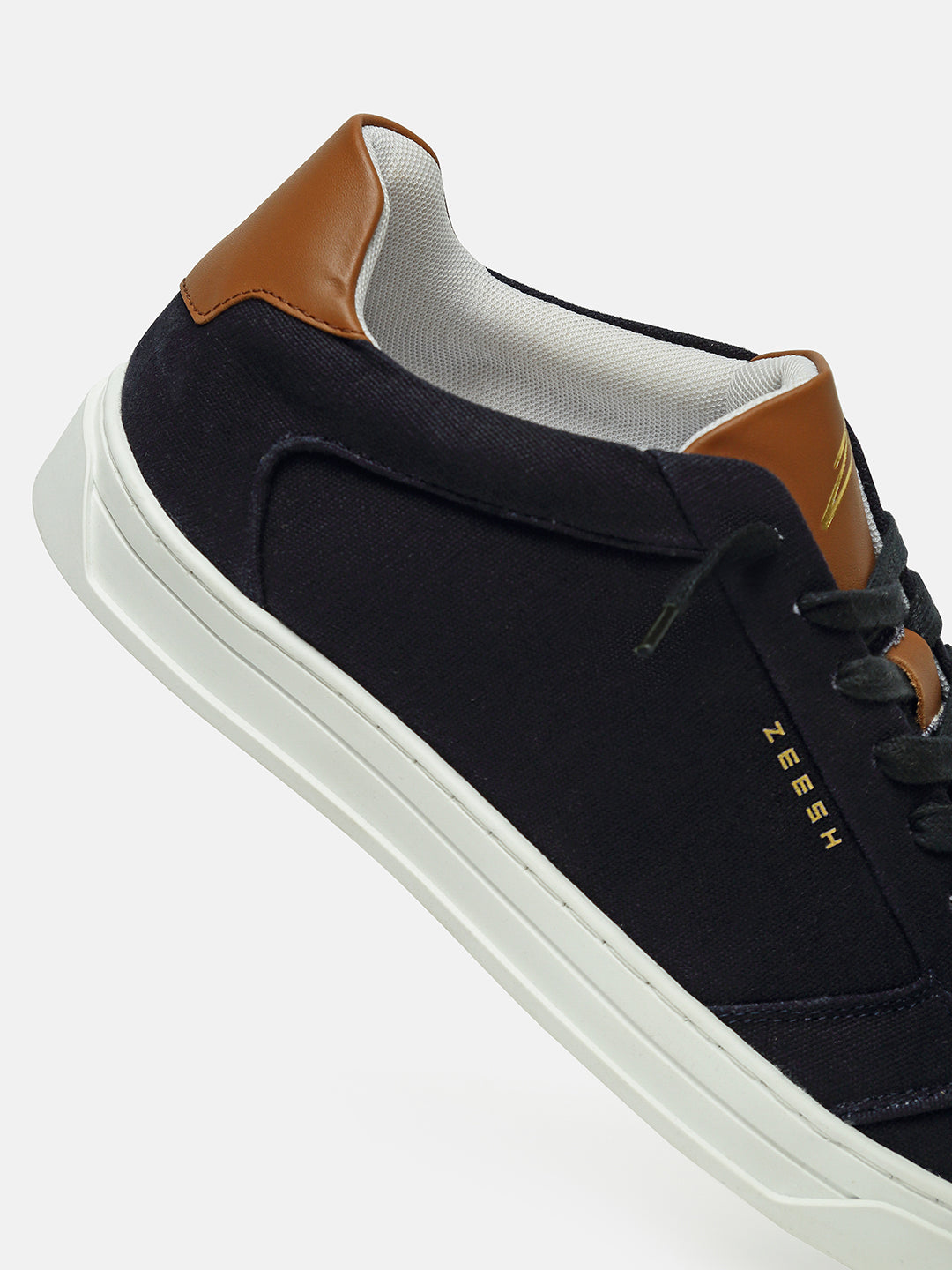 ZEESH Denim Hide Blue sneakers: bold navy denim, refined leather accents & everyday comfort. ZEESH redefines urban casual with timeless elegance.