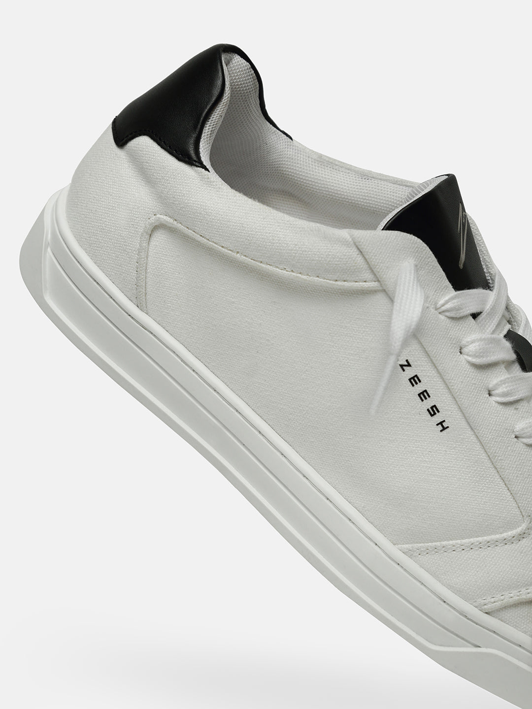 ZEESH Chalk Line sneakers – clean white denim with black leather accents, orthopaedic insole & durable TPR sole. Minimalism redefined.